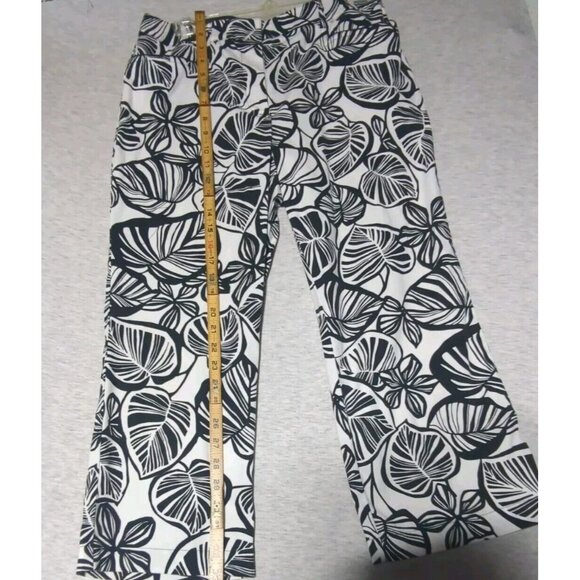 Talbots Sz 10 Petite Capris Tropical Print  Cotton Stretch Front Zip  Belt Loops - Picture 3 of 12